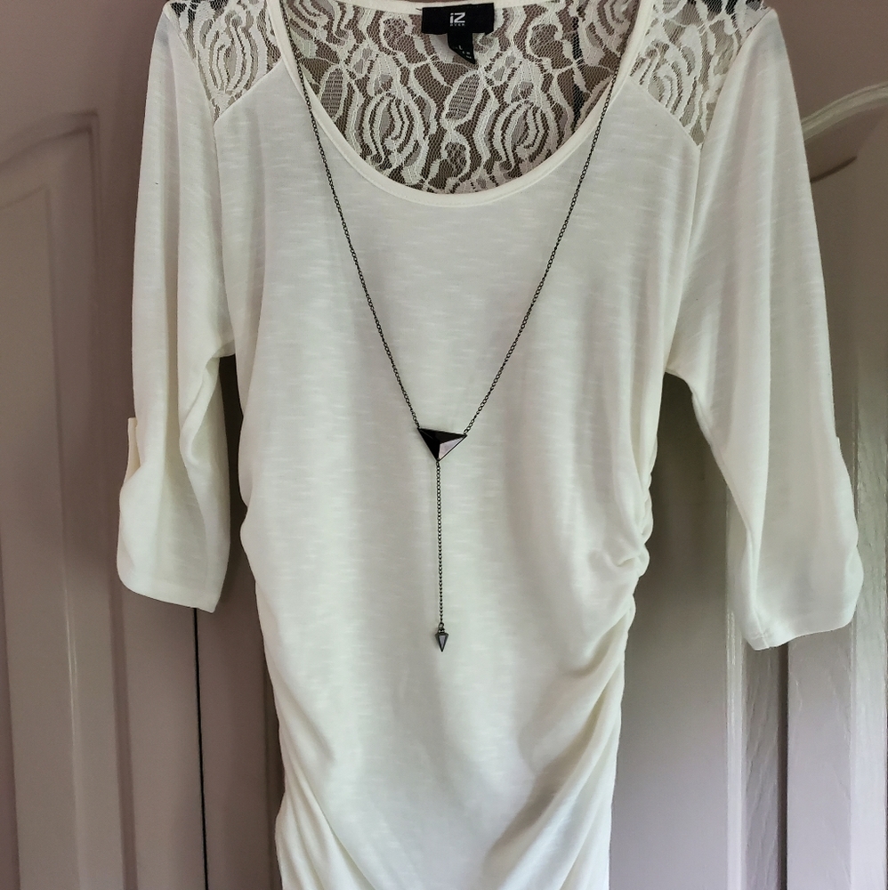 White 3/4 sleeve shirt